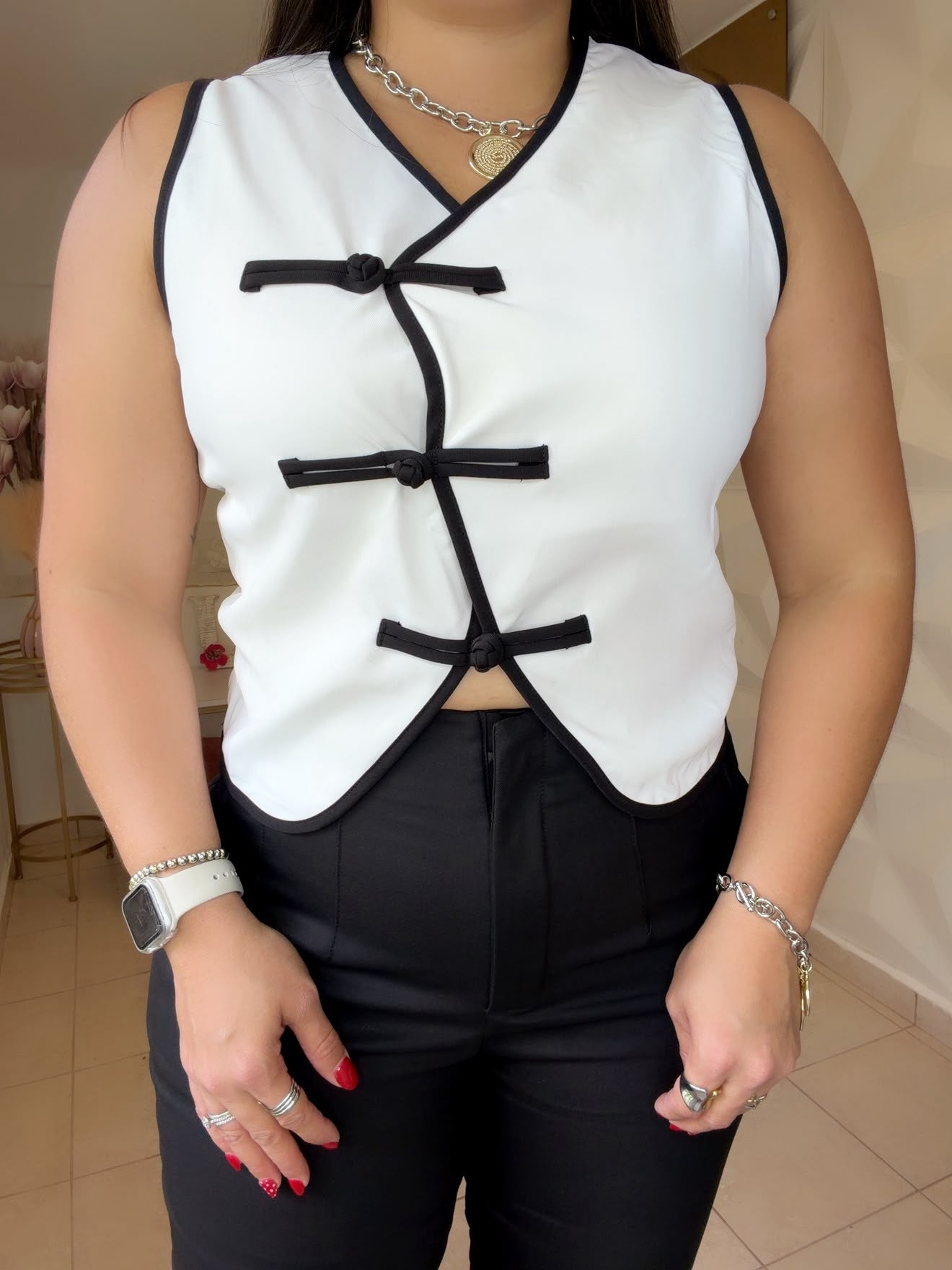 Top Lazos Chinos Black and White